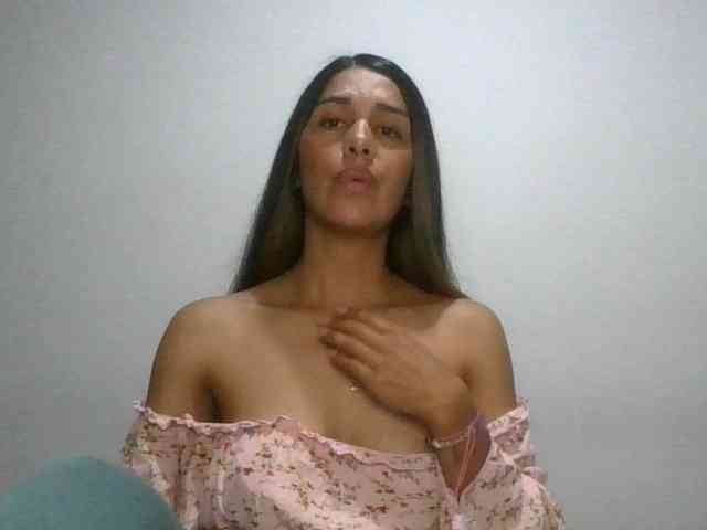 JuanaBrunette webcam