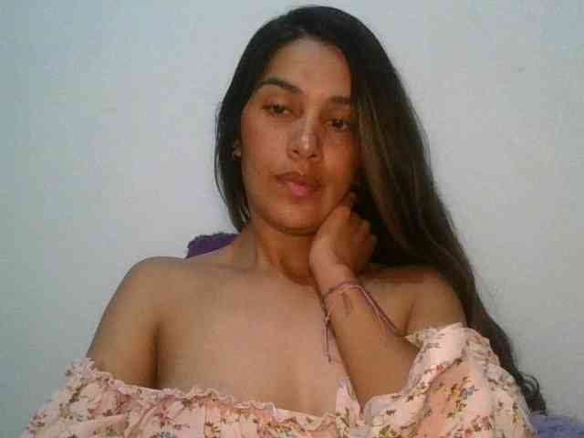 JuanaBrunette webcam