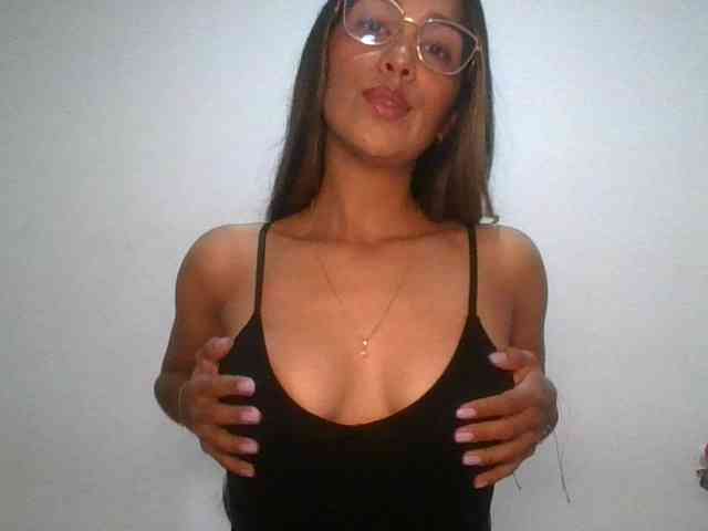 JuanaBrunette webcam