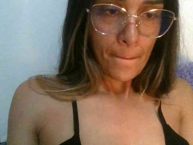 JuanaBrunette webcam