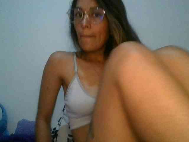 JuanaBrunette webcam