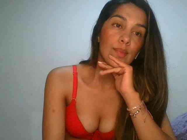 JuanaBrunette