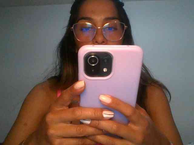 JuanaBrunette webcam