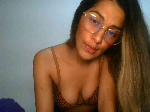 JuanaBrunette webcam