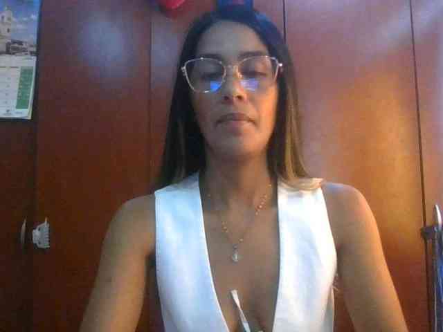 JuanaBrunette