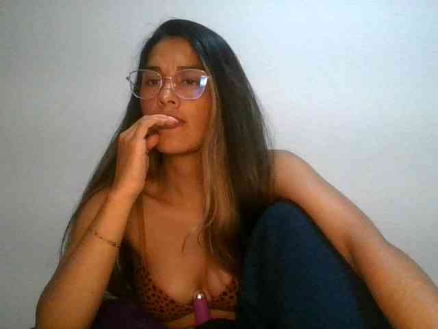 JuanaBrunette webcam