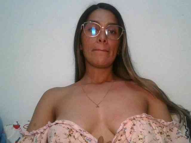 JuanaBrunette webcam