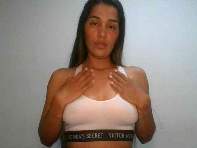 JuanaBrunette webcam