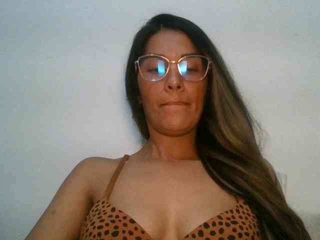JuanaBrunette webcam