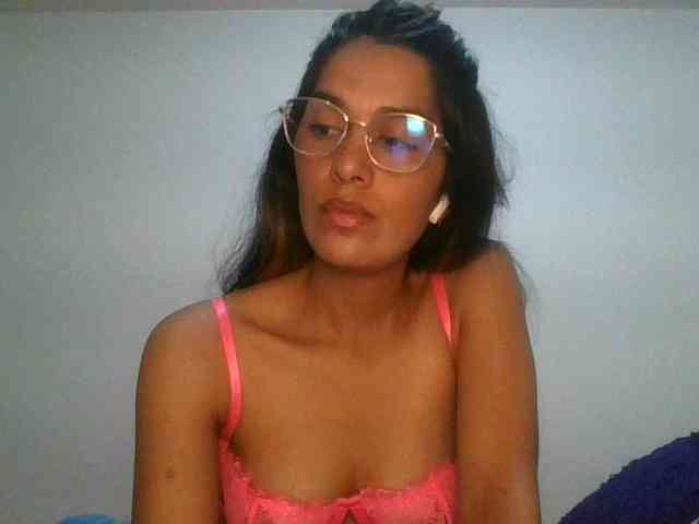 JuanaBrunette webcam