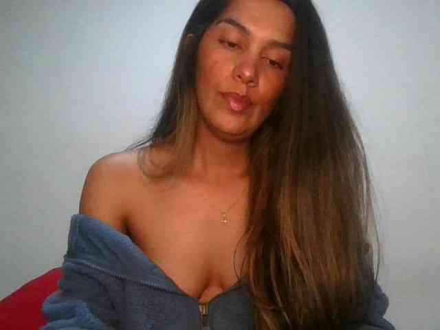 JuanaBrunette webcam
