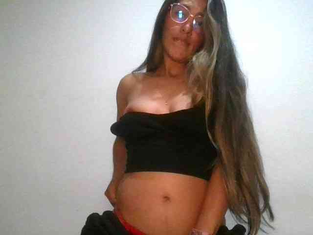 JuanaBrunette webcam