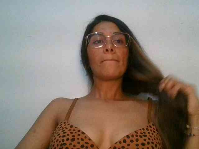 JuanaBrunette webcam