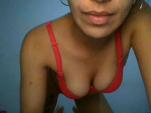 JuanaBrunette webcam
