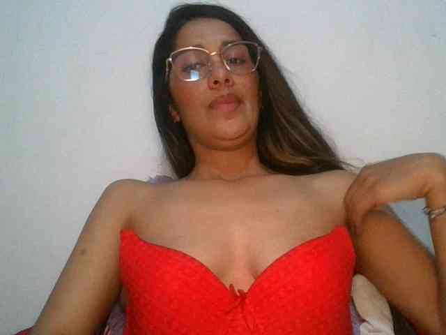 JuanaBrunette webcam