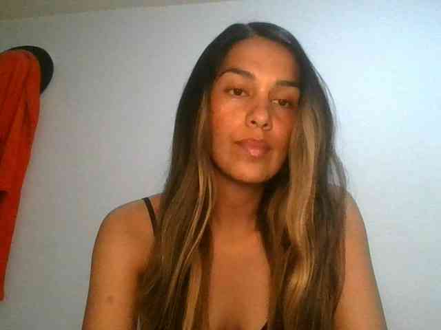 JuanaBrunette webcam