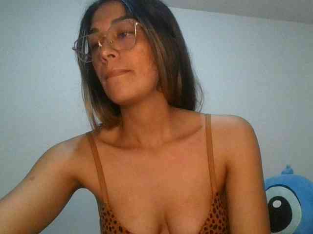 JuanaBrunette webcam