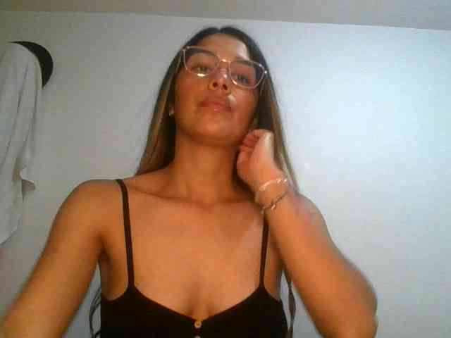 JuanaBrunette webcam