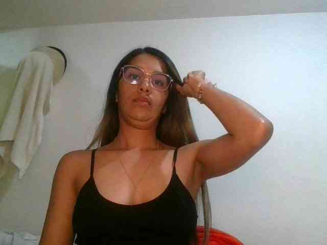 JuanaBrunette webcam