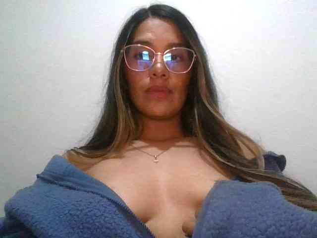 JuanaBrunette webcam