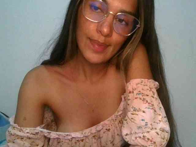 JuanaBrunette webcam