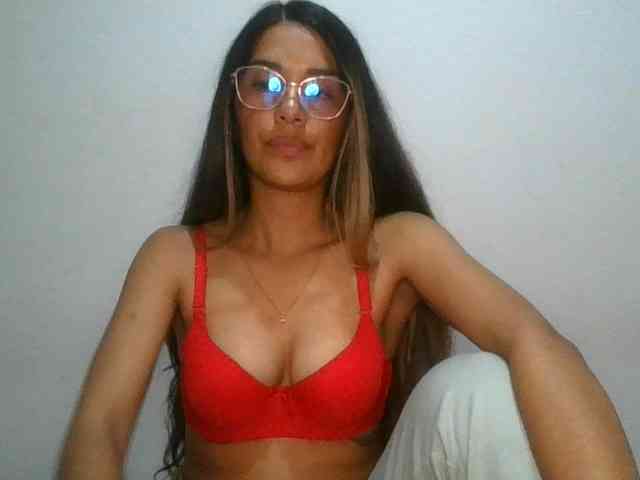 JuanaBrunette webcam