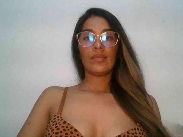 JuanaBrunette webcam