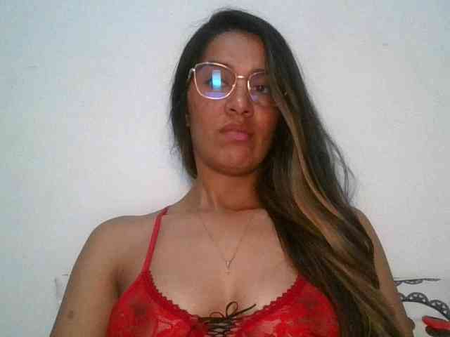 JuanaBrunette webcam