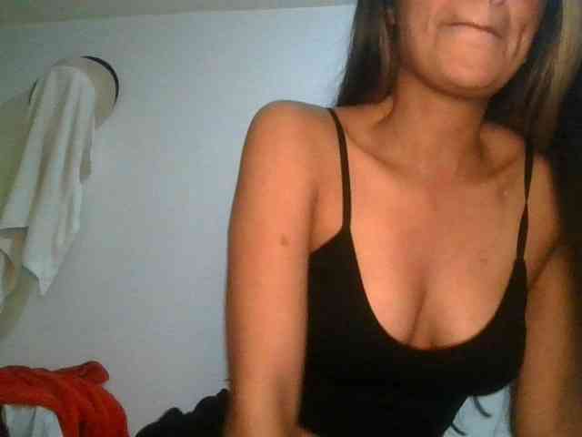 JuanaBrunette webcam