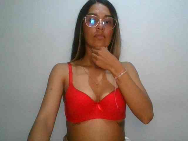 JuanaBrunette webcam