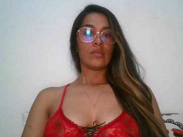 JuanaBrunette webcam