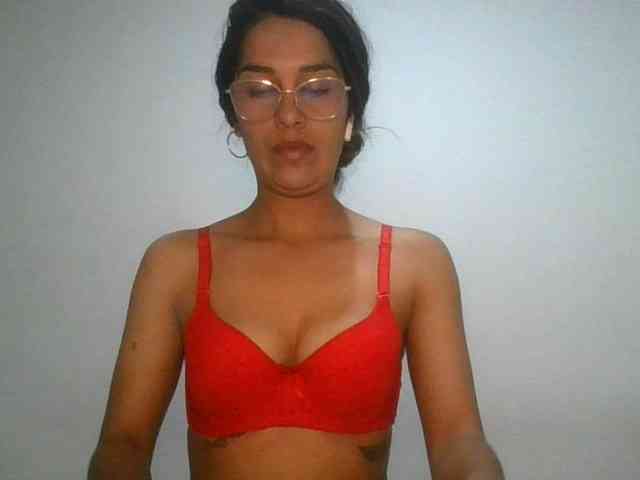 JuanaBrunette webcam