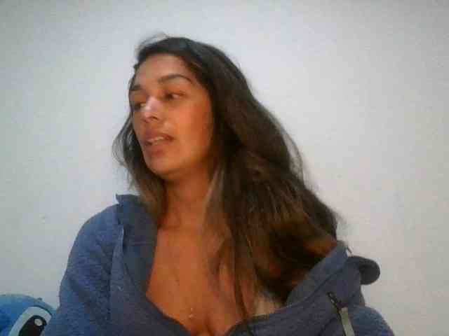 JuanaBrunette webcam