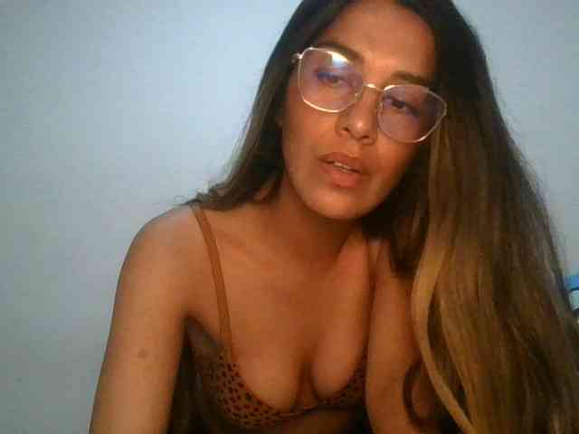 JuanaBrunette webcam