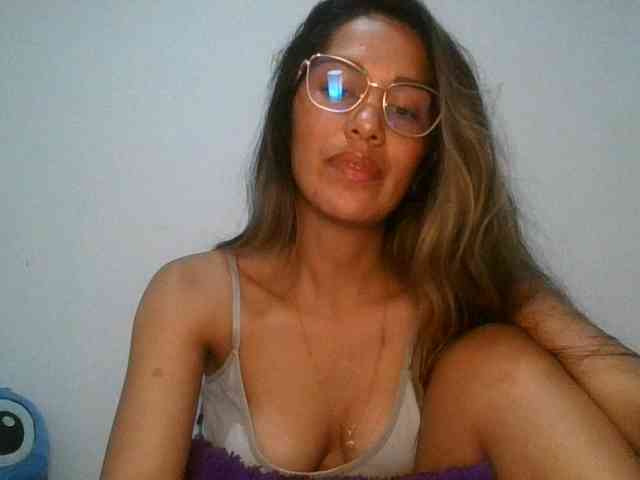 JuanaBrunette webcam