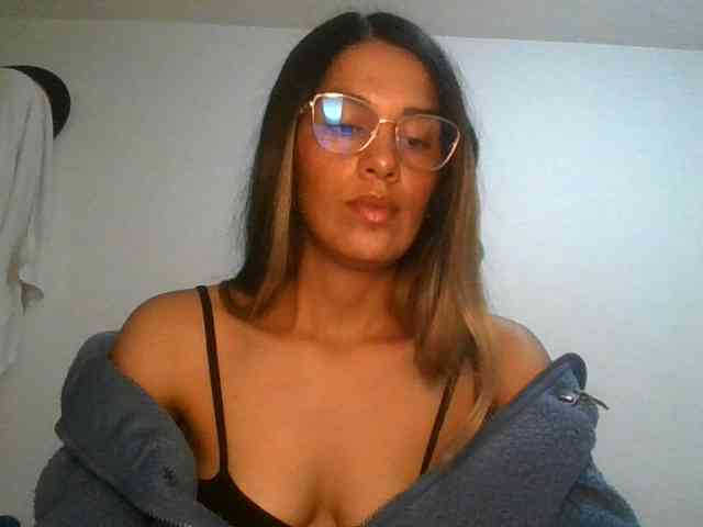JuanaBrunette webcam