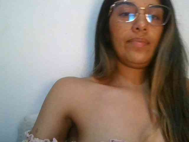 JuanaBrunette webcam