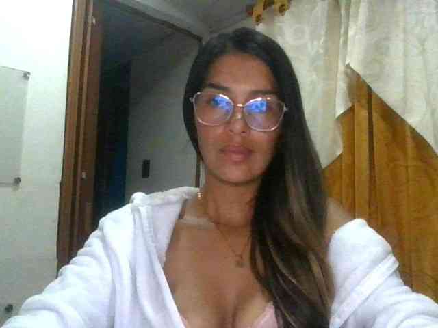 JuanaBrunette