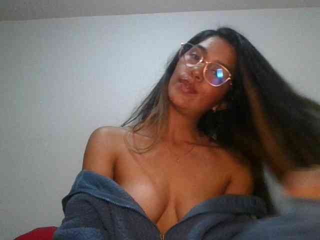 JuanaBrunette