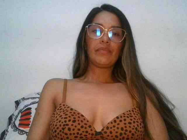JuanaBrunette webcam