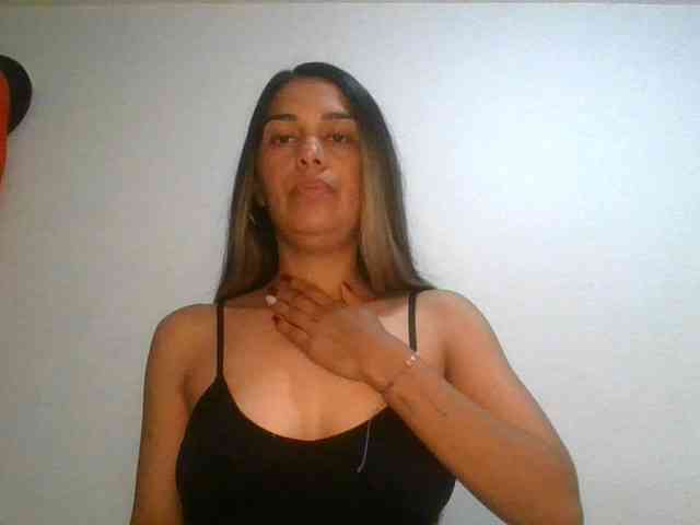 JuanaBrunette webcam