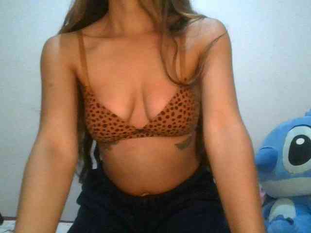 JuanaBrunette webcam