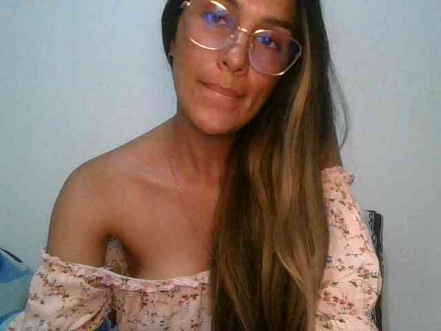 JuanaBrunette webcam