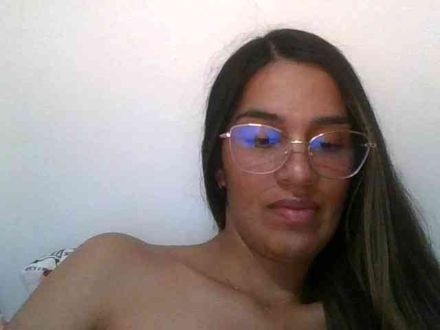 JuanaBrunette webcam