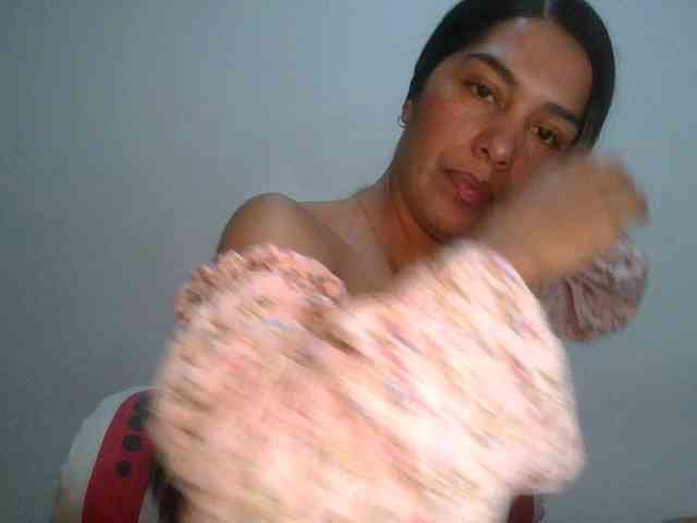 JuanaBrunette webcam