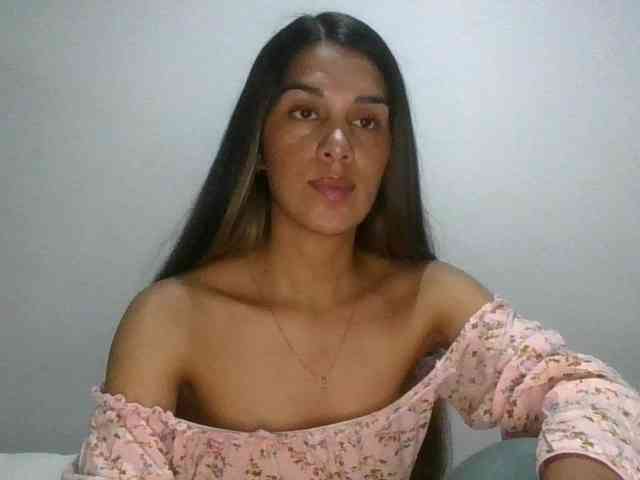 JuanaBrunette webcam