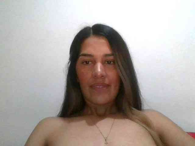 JuanaBrunette webcam