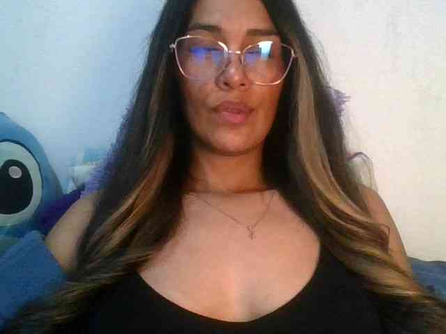 JuanaBrunette webcam