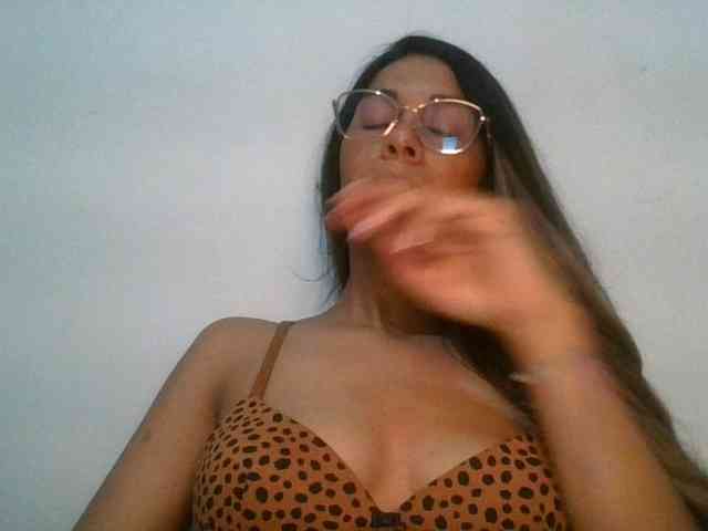 JuanaBrunette webcam