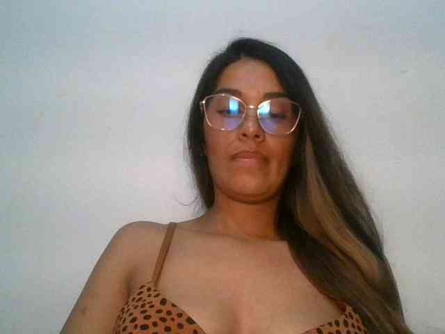 JuanaBrunette webcam